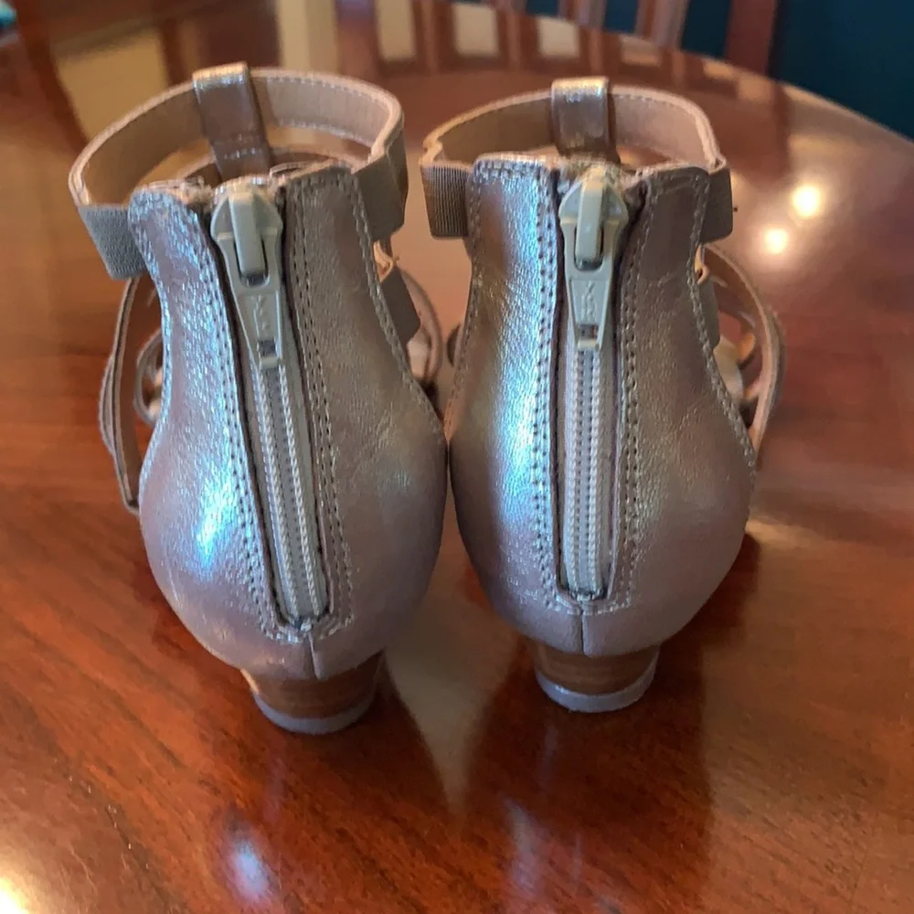 Womens gladiator sandals 6.5M by Sofft